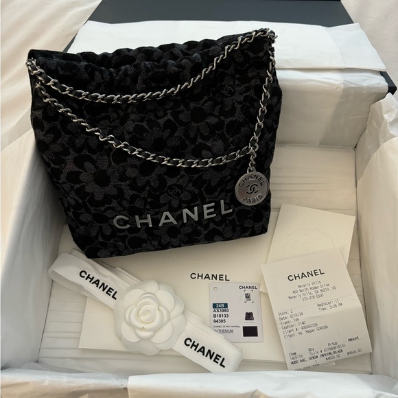 NWT 🖤 CHANEL 24B Black Floral Denim Mini 22 Ruthenium Hardware Bag - Picture 4 of 16